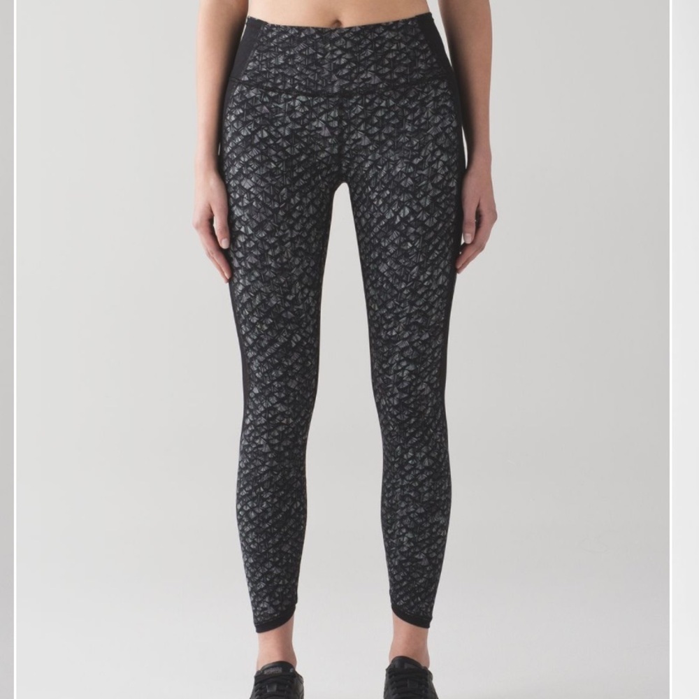 Lululemon Featherlight 7/8 Tight - Iridescent‎ Multi Black Size 4